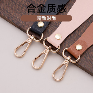 Clip para sombrero de cuero PU, clip antipérdida portátil para sombrero de sol/gorra tipo duckbill, clip de almacenamiento de sombrero estilo gancho, manos libres y sencillo. - Product Image 2