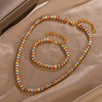 Vente en gros de colliers de style rétro pour femmes, ensemble polyvalent de bracelets porte-bonheur à la mode avec chaîne de perles dorées par galvanoplastie