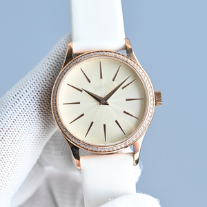 Montre de haute qualité sur mesure avec verre saphir, lunette sertie de diamants, bracelet en cuir, délicate et compacte, idéale pour le quotidien - Product Image 1