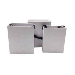 Wedding Favor Paper Suitcase Baby Gift Packaging Boxes Decorative Suitcase Shaped Gift Cardboard Box with Handle Paperboard