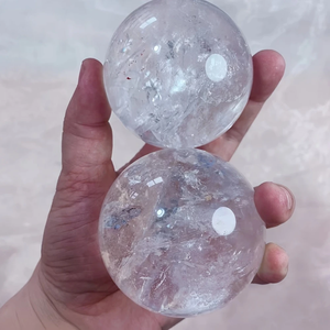 Sphère de cristal de quartz clair, boule de cristal brut naturel pour décoration intérieure, <span class=keywords><strong>idée</strong></span> de <span class=keywords><strong>cadeau</strong></span> de vacances unique, diamètre de 2.36 à 3.54 pouces, 1 pièce - Product Image 3
