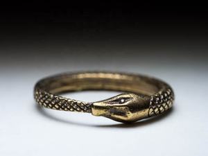 Изготовленный на заказ из зеленого кубического циркония палец змея ювелирные изделия для женщин, окисленного 925 стерлингового серебра змея Уроборос кольцо - Product Image 2