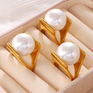 แหวนมุกชุบทองสแตนเลส ดีไซน์ทรงเรขาคณิตสำหรับผู้หญิงสวมใส่ทุกวัน - Product Image 3