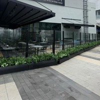 Balustrade en verre sans cadre empilable sur mesure pour terrasse extérieure, idéale pour les projets hôteliers