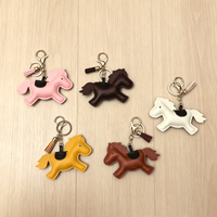 Porte-clés tendance en cuir PU avec pendentif mini-pony, breloque chevreuil, mouton, poney et ensemble de breloques poney en mouvement pour sacs