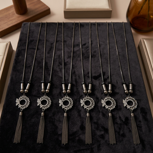 Collier long élégant en alliage noir plaqué canon de fusil PingBling avec pendentif papillon en cristal étincelant et gland multi-chaînes - Product Image 3