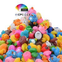 Canards en caoutchouc PVC jaunes licorne promotionnels, petits, assortis en vrac, jouets de bain flottants, jouets de bain en plastique couineurs (vache, cowboy, police)