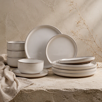 Services de table EKA style campagne française en céramique, assiettes et bols assortis avec bordure marron rustique pour restaurants et hôtels (vente en gros)