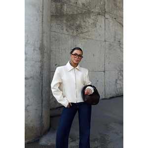 เสื้อแจ็คเก็ตคอปกสีขาวสำหรับผู้หญิง - Product Image 2