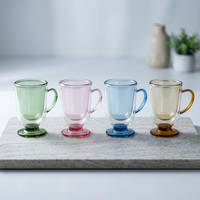 Mug en verre à double paroi avec base sur pied et anse multicolore pour café, thé, latte, cappuccino chaud