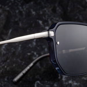 Nuevas Gafas de Sol Polarizadas Cuadradas para Hombre, Montura Negra, Patillas Metálicas, Protección UV400, Estilo para Exteriores ZS-98359P - Product Image 3