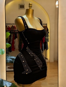 Robe mini moulante sans manches pour femme avec strass et perles - Robes de soirée à col carré tendance - Product Image 4