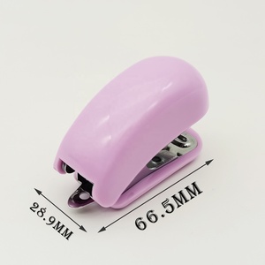 Biểu Tượng Tùy Chỉnh Nhựa Màu Giá Rẻ Khuyến Mại Xách Tay Văn Phòng Trường <span class=keywords><strong>Stapler</strong></span> engraradora 24/6 12 Tấm Dễ Thương <span class=keywords><strong>Mini</strong></span> <span class=keywords><strong>Stapler</strong></span> - Product Image 4