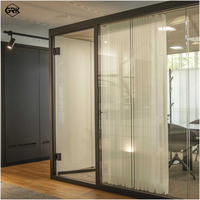 Cloison de séparation en verre moderne avec cadre en aluminium de 100 mm, stores intégrés, insonorisation 45 dB, écologique, pour bureaux et écoles