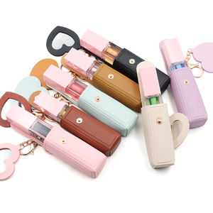 Gloss <span class=keywords><strong>à</strong></span> lèvres brillant effet repulpant végétalien avec <span class=keywords><strong>sac</strong></span>, idéal pour la vente en gros, marque privée, mignon, avec porte-clés - Product Image 1