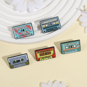 Pins Esmaltados de Casete de Música de <span class=keywords><strong>los</strong></span> 80s <span class=keywords><strong>y</strong></span> 90s, Broche Retro Nostálgico con la Frase 'Hello Future Not Dream We Are Superhuman', Pin de Solapa, Joyería - Product Image 3