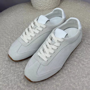 รองเท้ากีฬาผู้ชายแบรนด์ดีไซเนอร์สุดหรู เหมาะสำหรับใส่ในชีวิตประจำวัน รองเท้าสำหรับเดินที่สมบูรณ์แบบ สวมใส่สบายและใช้งานได้หลากหลาย - Product Image 1