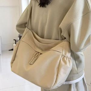 Sac à bandoulière Hobo en nylon avec logo personnalisé, fermeture éclair, grand format, imperméable, tendance, unisexe, pour l'été - Product Image 1