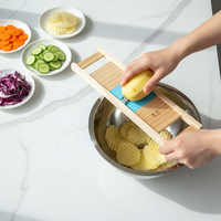 Ambachtelijke wafelvormige mandoline-snijder aardappelrooster rooster roestvrijstalen mes massief houten handmatige handbediende makkelijk schoon te maken kartonnen verpakking
