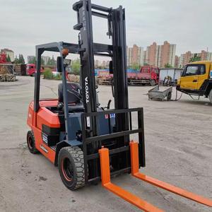 Chariot élévateur diesel Toyota d'occasion de 3 tonnes, modèle FD30, en bon état, avec moteur, pour rapports d'inspection - Product Image 3