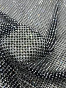 Vente chaude Tissu en dentelle filet de pêche en tulle personnalisé avec strass brillants, strass ronds colorés, pour robe de mariée - Product Image 2