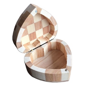Scatola di legno a forma di <span class=keywords><strong>cuore</strong></span> di immagazzinaggio del supporto del regalo dell'anello dei gioielli di nozze a buon mercato all'ingrosso - Product Image 1