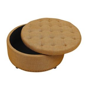 Pouf contenitore rotondo trapuntato in tessuto beige con finiture a borchie e coperchio per soggiorno - Product Image 4