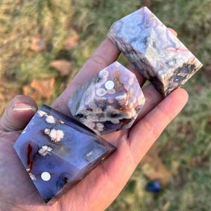 Vente en gros d'agates bleues naturelles de haute qualité, pierres de quartz de forme libre pour la guérison, artisanat en cristal pour la décoration de la maison et le Feng Shui - Product Image 1