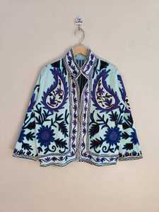 เสื้อแจ็คเก็ตกำมะหยี่ปักลายดอกไม้สไตล์ซูซานี ระบายอากาศได้ดี ติดกระดุม เหมาะสำหรับฤดูหนาว สไตล์โบฮีเมียน อินเดีย สำหรับงานปาร์ตี้ รับผลิตตามแบบ OEM สีตามสั่ง - Product Image 4