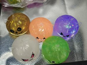 Jouet Squishy Chat Citrouille d'Halloween Pailleté à Presser Anti-Stress Sensoriel Nouveauté Fidget pour Soulager l'Anxiété - Product Image 3