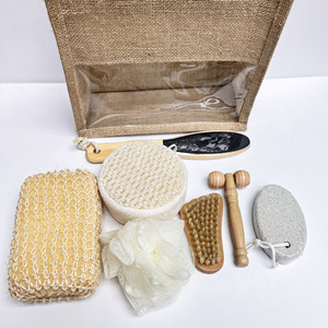 Ensemble de soins de la peau pour le bain et le spa, emballé dans un sac en lin, comprenant une éponge de bain, des outils de pédicure pour les pieds et les ongles, une <span class=keywords><strong>brosse</strong></span> à <span class=keywords><strong>cheveux</strong></span>, un rouleau de massage en bois - Product Image 4