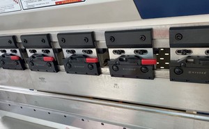 Prensa Plegadora Hidráulica CNC de Alta Precisión Serie <span class=keywords><strong>PDS</strong></span>, Totalmente Automática, para Paneles de Acero Inoxidable, con Bomba de Motor de Larga Duración - Product Image 3