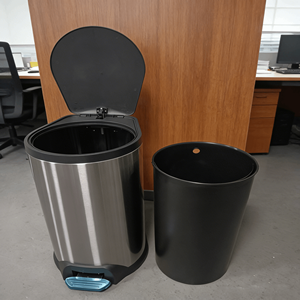 Poubelle moderne en métal avec pédale et grand sac intérieur pour le recyclage, utilisation intérieure/extérieure pour hôtels et maisons - Product Image 5