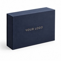 Boîte cadeau écologique personnalisée de la marque FOVAIRE avec couvercle magnétique, emballage rigide enveloppé de papier, forme rectangulaire, impression quadricolore