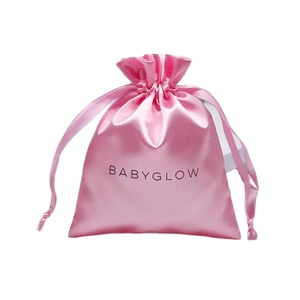 Sac d'emballage en satin pour bijoux avec cordon de serrage, pochette cadeau en coton rose avec logo, sac anti-poussière en satin – Vente en gros - Product Image 1
