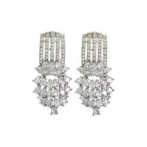 ต่างหูระย้าทรงหยดน้ำประดับเพชรซิคอนทรงลูกแพร์ 3A ชุบโรเดียม ดีไซน์หรูหราสำหรับผู้หญิง งานแต่งงาน รูปทรงพืช ทำจากทองเหลือง - Product Image 5