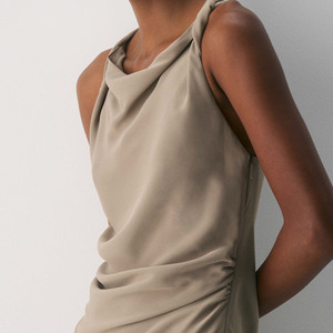 Vestido Midi Halter con Cuello Drapeado para Mujer, Elegante Vestido Ceñido sin Mangas con Cintura Fruncida, Color Taupe Sólido, para Fiestas Formales y Cócteles - Product Image 2