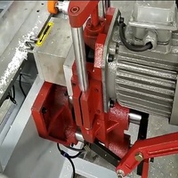 C'est une fraiseuse et une perceuse CNC personnalisées très bon marché pour les machines de fabrication de fenêtres et de portes en aluminium
