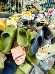 S05 Vente en gros de chaussons et chaussures d'occasion de haute qualité pour hommes, femmes et enfants, tailles mixtes, seconde main - Product Image 6