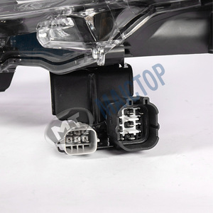 Modificación de faros delanteros apta para Lancme Land Cruiser 2016-2021 LC200, faros LED con 3 bombillas LED. - Product Image 3