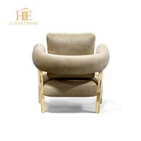 Fauteuil en tissu de laine rembourré, fabriqué à la main, en laiton brillant, pour salon, chambre ou hôtel, de la marque italienne de luxe.