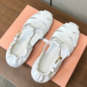 Sandales plates respirantes pour femmes, chaussures de marche confortables de haute qualité pour l'extérieur, chaussures décontractées élégantes MIU - Product Image 4