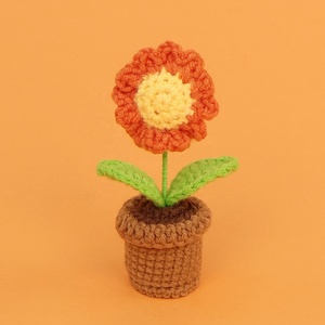 Planta de margarita de ganchillo terminada, arreglo floral artificial realista, regalo decorativo y adorno (tamaño pequeño) - Product Image 4