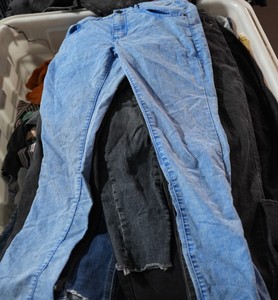 Jeans Micro Flared Americani Retrò di Seconda Mano: Un Must-Have per Donne Trendy e Audaci sulle Strade - Product Image 1