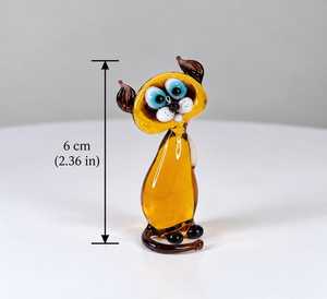 Handgefertigte Lampwork Geblasene Glas-Katzenfigur in Bernstein-Gelb, Tierskulptur 6cm 2,36 Zoll - Product Image 3