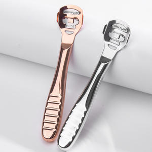 مبرد خشبي للقدم لإزالة الجلد الميت مع شفرة قابلة للاستبدال ومقبض مريح للعناية بالقدم للاستخدام المنزلي - Product Image 5