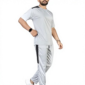 Ensemble de survêtement athlétique pour hommes le plus vendu en gros – T-shirt de sport à manches courtes et pantalon fuselé avec logo personnalisé – Tenue d'entraînement respirante - Product Image 1