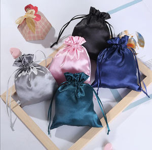 Pochette en satin personnalisée avec cordon de serrage pour cils, bijoux et cadeaux – Petits accessoires d'emballage textile - Product Image 6