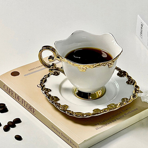 Juego de Tazas de Café de Cerámica Estilo Europeo, Juego de Tazas y Platos de Té Blancos con Detalles en Oro Electrochapado, Juego de 6 - Product Image 5