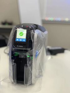 Impresora de tarjetas de identificación de PVC de plástico de doble cara <span class=keywords><strong>Zebra</strong></span> ZC300 - Product Image 5